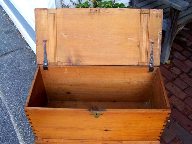 A Late 18th or early 19th century American Pine Lift-Top Child's Blanket Chest on Bun Feet — image 4